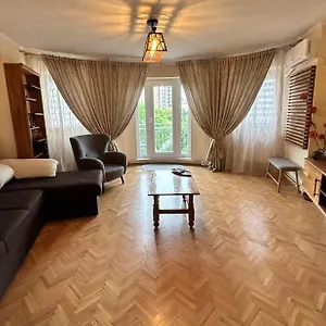 Apartament Palace Of Parliament, Bucureşti
